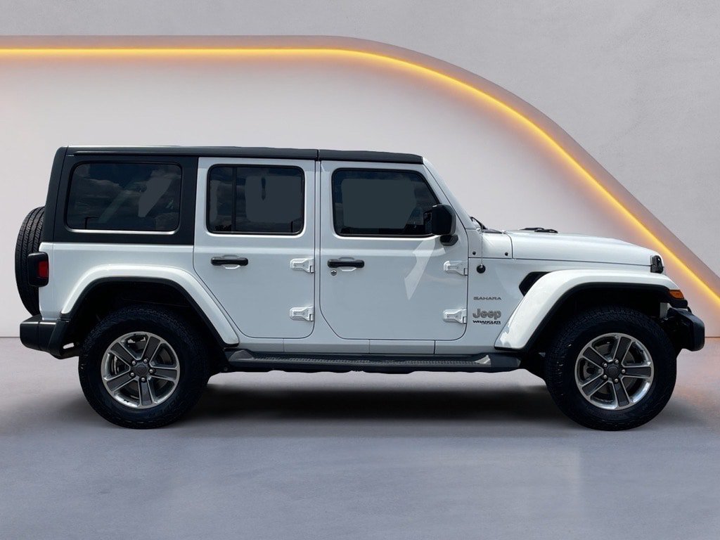 Used 2018 Jeep Wrangler Unlimited Sahara AWD/4WD image 8