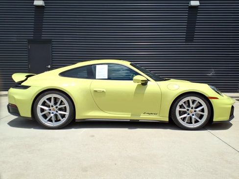 Certified 2025 Porsche 911 Carrera GTS RWD image 7