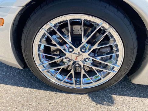 Used 2005 Chevrolet Corvette Coupe w/ Preferred Equipment Group RWD image 12