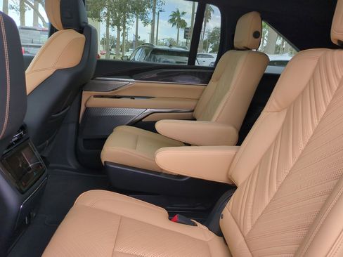 New 2025 Cadillac Escalade IQ Luxury 2 AWD/4WD image 14