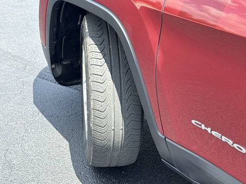 Used 2015 Jeep Cherokee Sport FWD image 39