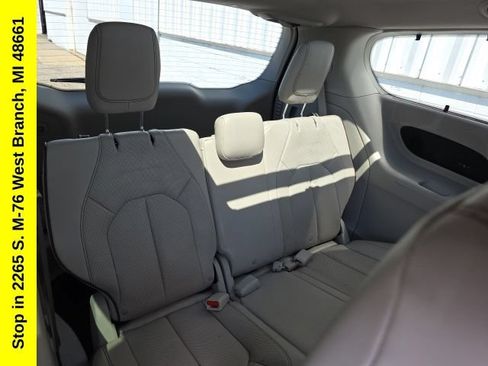 Used 2020 Chrysler Pacifica Limited FWD image 42