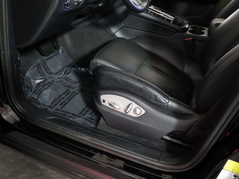 Used 2023 Porsche Macan AWD/4WD image 25