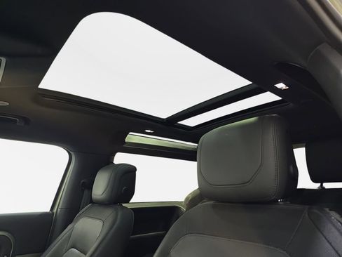 Used 2022 Land Rover Defender 90 X-Dynamic HSE image 32