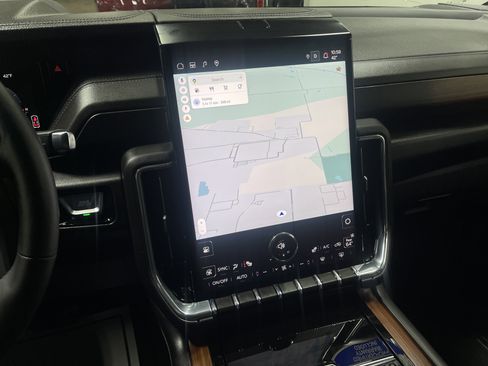 Used 2025 GMC Yukon XL Denali image 30