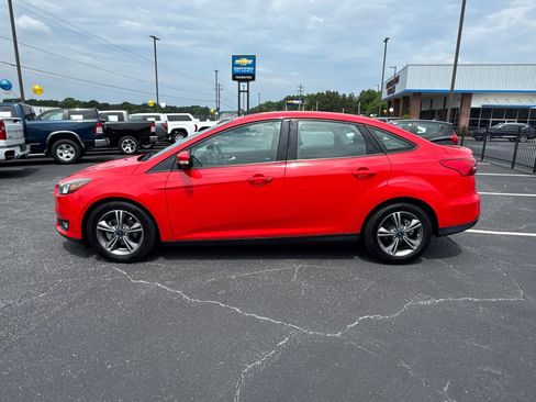 Used 2017 Ford Focus SE FWD image 9