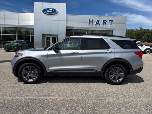Used 2024 Ford Explorer XLT w/ Equipment Group 202A AWD/4WD image 6