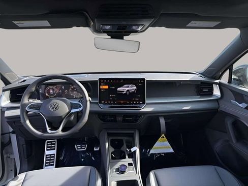 New 2026 Volkswagen Tiguan SE R-Line AWD/4WD image 4
