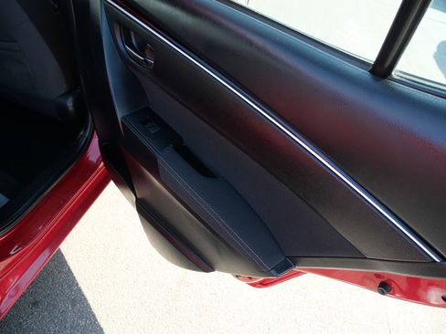 Used 2018 Toyota Corolla LE w/ Carpet Mat Package (TMS) FWD image 24