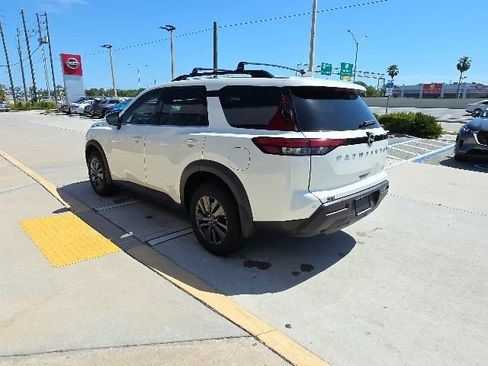 Used 2024 Nissan Pathfinder SV w/ SV Premium Package FWD image 6