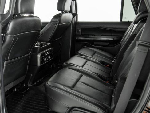 Used 2018 Ford Expedition XLT w/ Equipment Group 202A AWD/4WD image 37