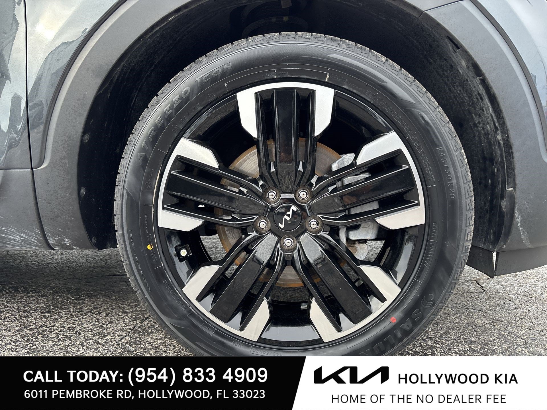 Certified 2024 Kia Telluride SX w/ Towing Package AWD/4WD image 18