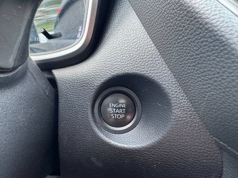 Used 2025 Toyota Corolla Cross XLE FWD image 28