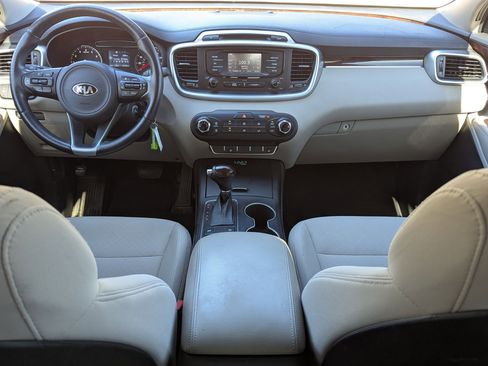 Used 2016 Kia Sorento LX w/ LX Convenience Package image 15