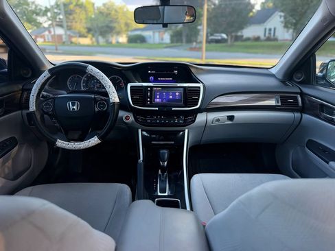 Used 2017 Honda Accord EX image 14