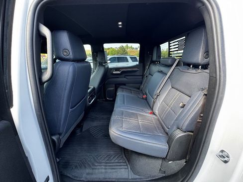 Used 2022 Chevrolet Silverado 1500 High Country w/ Technology Package image 3