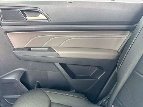 Used 2022 Volkswagen Atlas SE w/ Panoramic Sunroof Package image 10