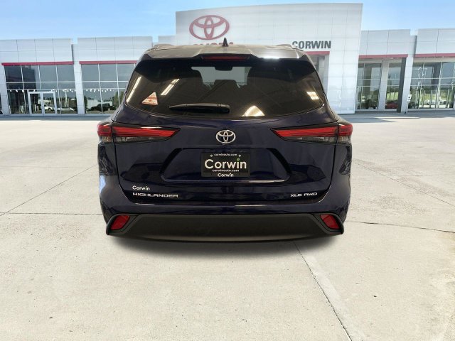Used 2021 Toyota Highlander XLE AWD/4WD image 40
