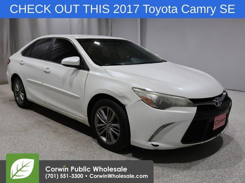 Used 2017 Toyota Camry SE image 1