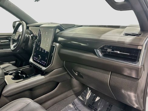 Used 2025 GMC Yukon XL Elevation w/ Technology Package RWD image 30