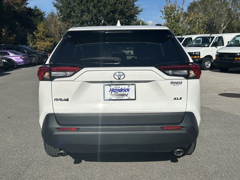Used 2021 Toyota RAV4 XLE image 9