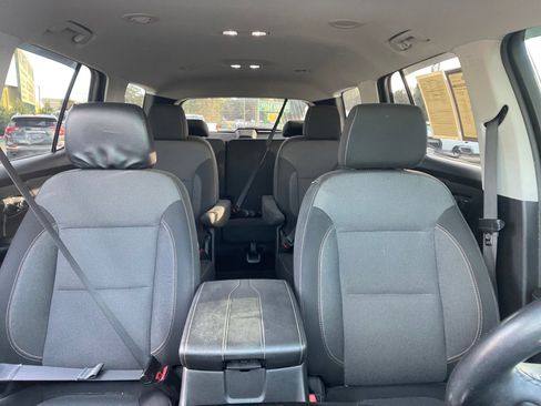 Used 2020 Chevrolet Traverse LT image 30