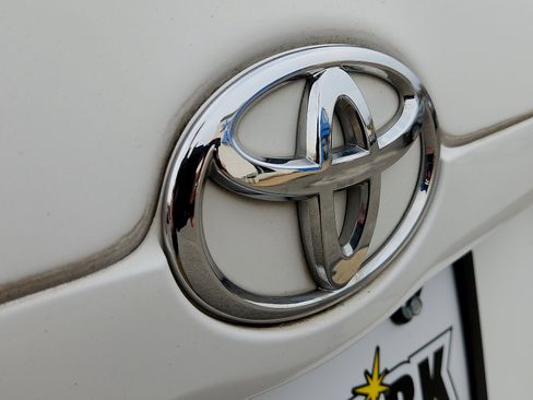 Used 2011 Toyota Camry LE image 28