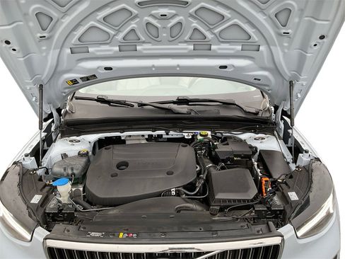 Used 2024 Volvo XC40 B5 Plus w/ Protection Package Premier image 14