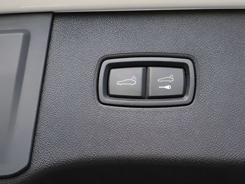 Certified 2024 Porsche Cayenne AWD/4WD image 18