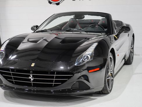 Used 2016 Ferrari California T RWD image 33