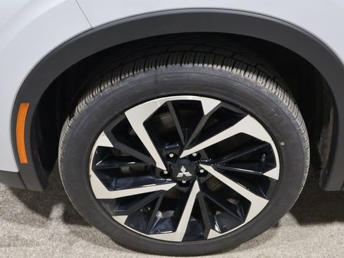 Used 2024 Mitsubishi Outlander SE image 9