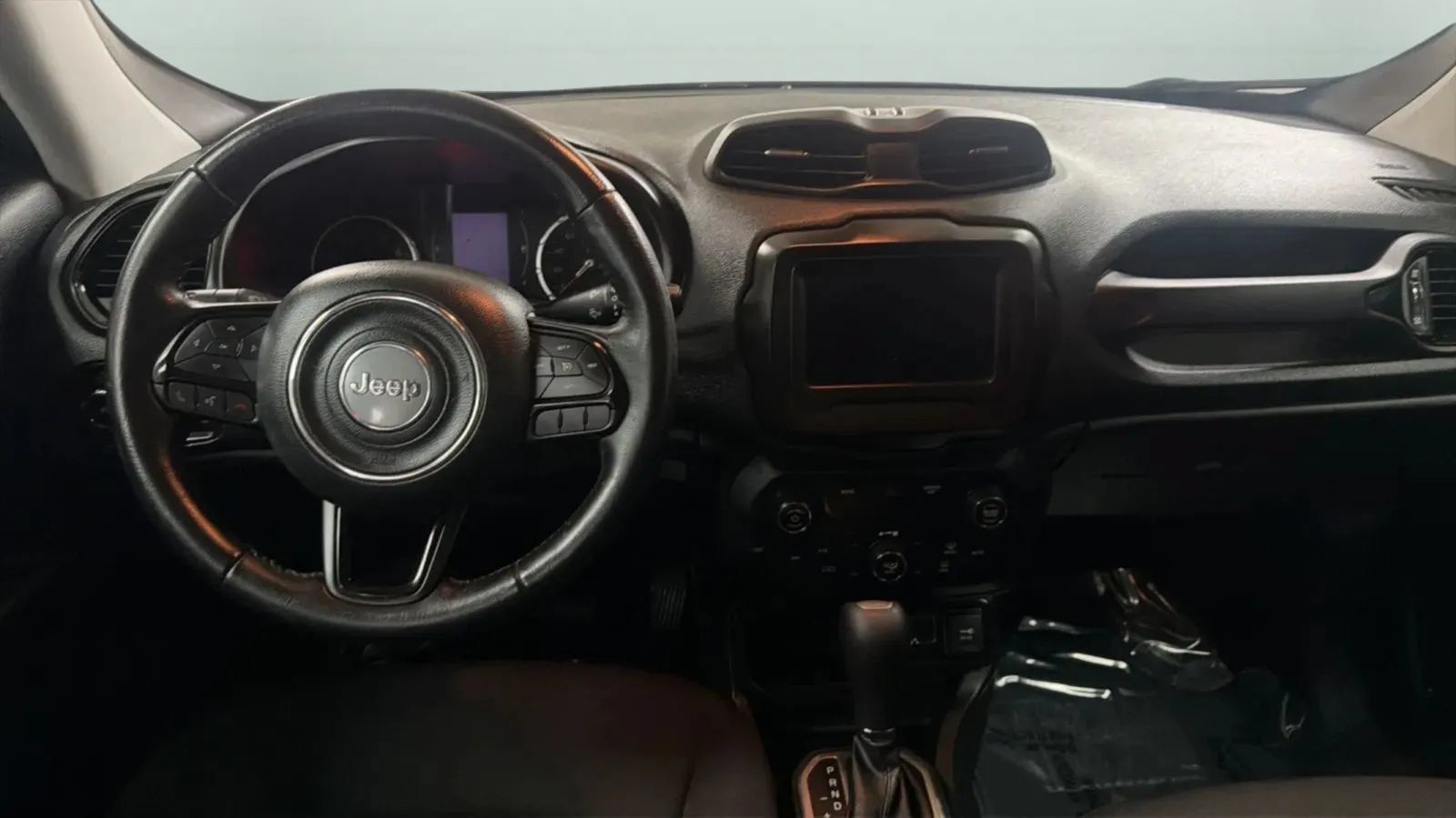 Used 2018 Jeep Renegade Altitude FWD image 11