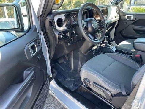 Used 2024 Jeep Wrangler Sport S image 9