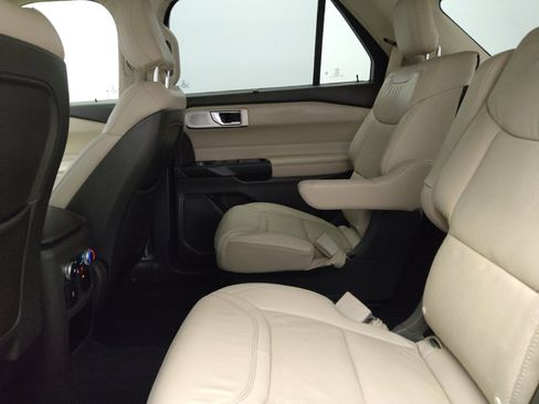 Used 2020 Ford Explorer Platinum w/ Premium Technology Package image 18