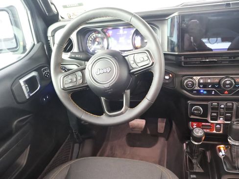 Used 2024 Jeep Wrangler Unlimited AWD/4WD image 30