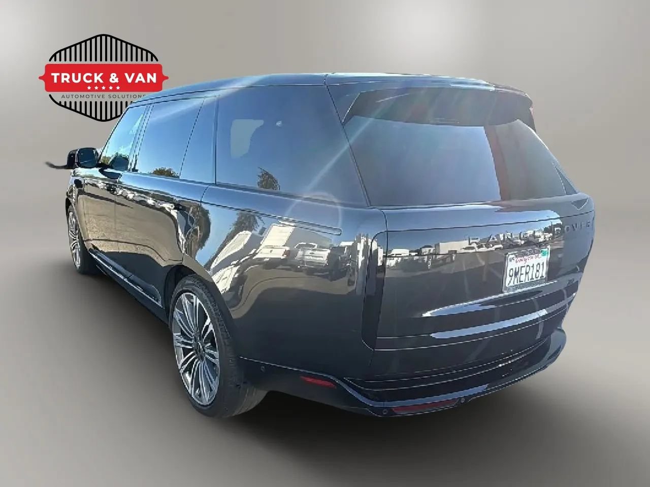 Used 2024 Land Rover Range Rover Long Wheelbase SE AWD/4WD image 3