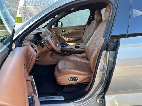 Used 2021 Aston Martin DBX image 21