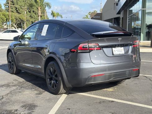 Used 2022 Tesla Model X Plaid image 4