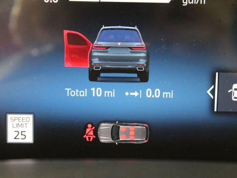 New 2026 BMW X7 xDrive40i w/ Premium Package image 38