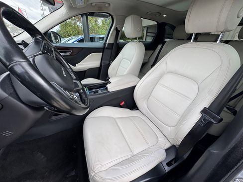 Used 2018 Jaguar F-PACE Prestige image 11