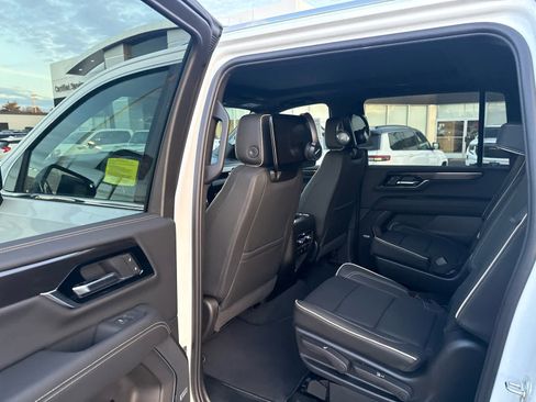 New 2026 GMC Yukon XL Elevation w/ Elevation Premium Package image 12