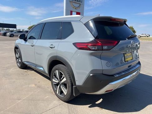Used 2023 Nissan Rogue Platinum w/ Platinum Premium Package FWD image 5