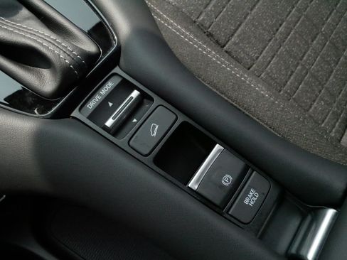 Used 2026 Honda HR-V LX image 25