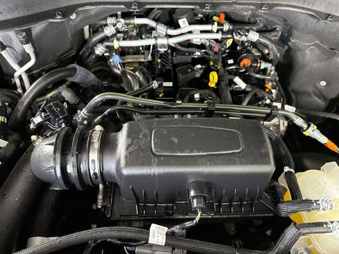 Used 2024 Ford Explorer XLT w/ Equipment Group 202A RWD image 39