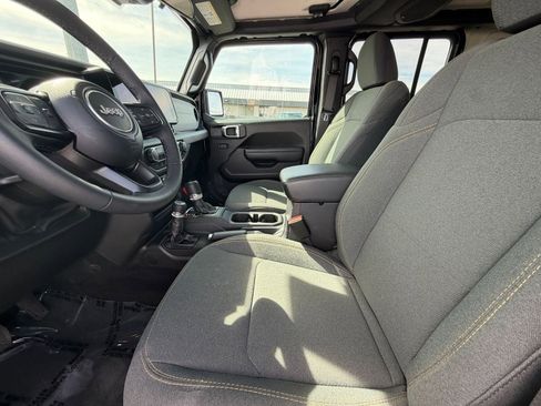 Used 2025 Jeep Wrangler Sport S AWD/4WD image 25