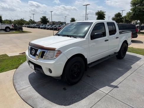Used 2017 Nissan Frontier SV RWD image 3