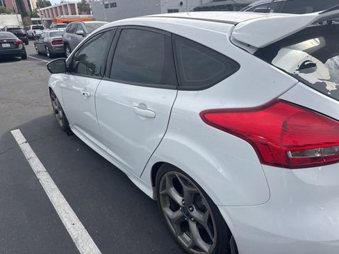Used 2018 Ford Focus ST w/ Equipment Group 401A FWD image 3