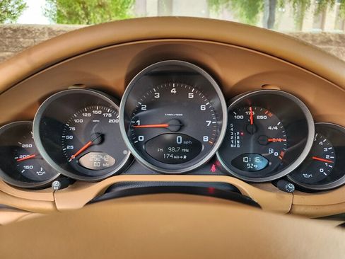 Used 2006 Porsche 911 Carrera RWD image 39