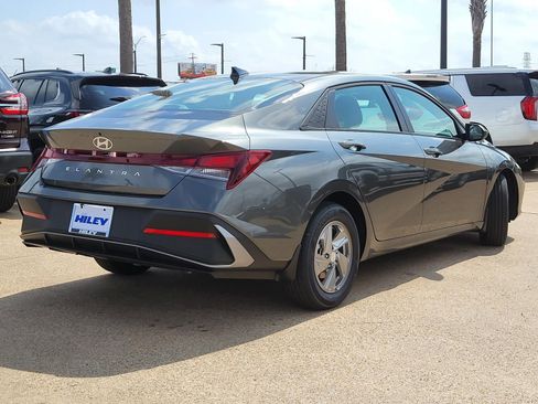 New 2026 Hyundai Elantra SE image 4