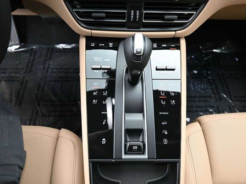 New 2026 Porsche Macan AWD/4WD image 13
